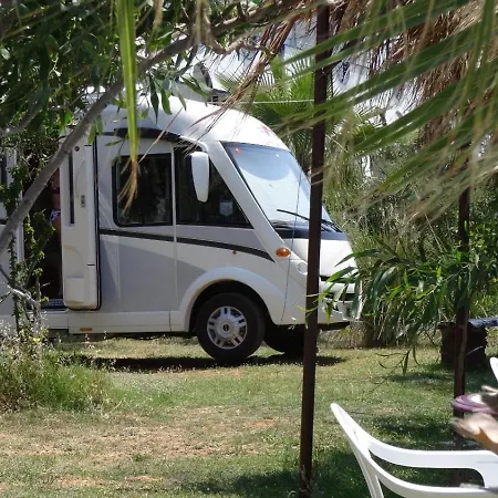 Mavi Cennet Caravan 营地 Kızılot