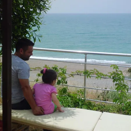 Mavi Cennet Caravan 营地 Kızılot